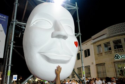 Máscara símbolo da Noite Branca